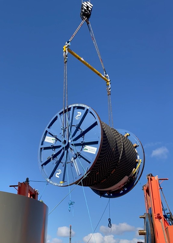 Offshore lifting frame and lifting points