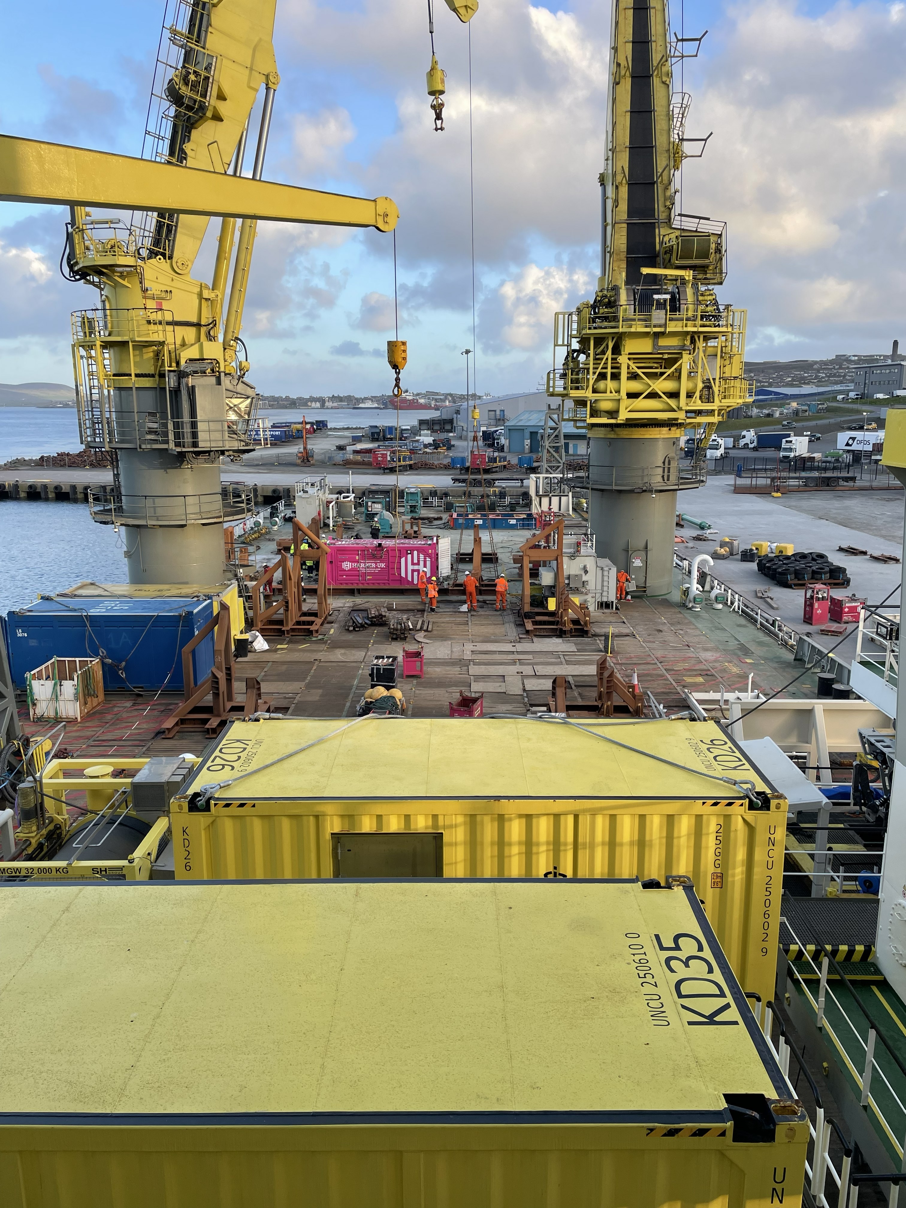 Construction vessel deck